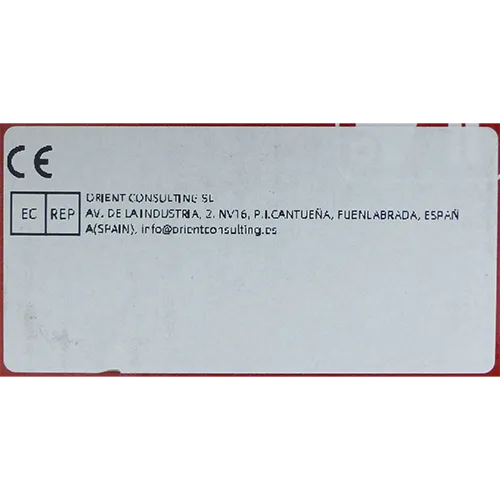 Storcător portabil format dintr-un cilindru din plastic, unitatea de tăiere și un cablu USB.