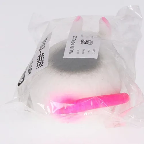 Jucărie din plastic elastic în formă de șoarece, umplută cu nisip.