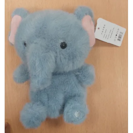 Set de două jucării moi: Unul sub forma unui pui de dinozaur de culoare verde și altul sub forma unui elefant albastru.