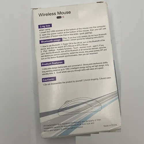 Mouse wireless Bluetooth reîncărcabil livrat cu un cablu USB.