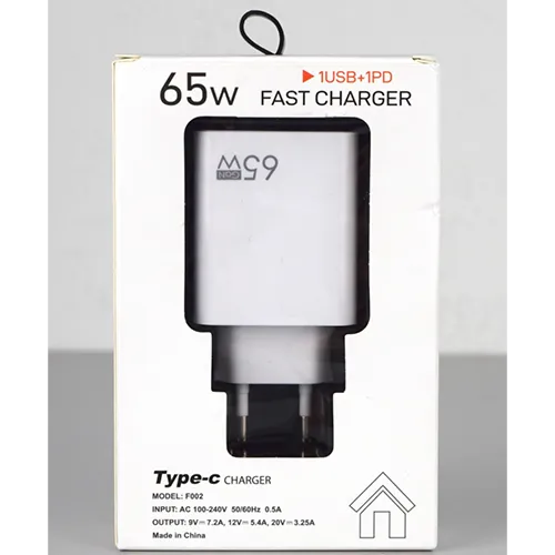 Încărcător USB alb cu un port USB-A și un port USB-C, integrat cu o priză de rețea. Intrări: 100-240 V, 50/60 Hz, 0,5 A. Ieșire: 9 V/7.2 A, 12 V/5.4 A, 20 V/3.25 A.