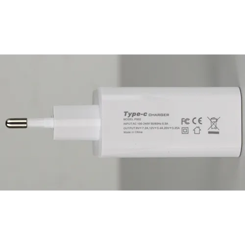 Încărcător USB alb cu un port USB-A și un port USB-C, integrat cu o priză de rețea. Intrări: 100-240 V, 50/60 Hz, 0,5 A. Ieșire: 9 V/7.2 A, 12 V/5.4 A, 20 V/3.25 A.