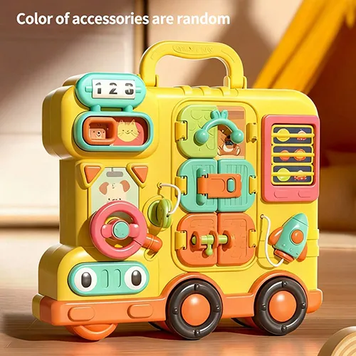 Jucărie din plastic constând dintr-un vehicul cu elemente interactive în diferite culori.