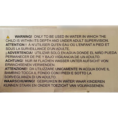 Scaun de înot gonflabil albastru cu baldachin, în formă de pește cu structură de acoperiș. Mai multe bile cu clopote sunt integrate în zona frontală de deasupra capului peștelui.